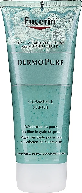Scrub viso per la pelle grassa a tendenza acneica