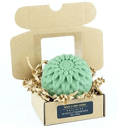 Sapone alla menta con pietra pomice per i piedi