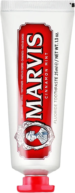 Dentifricio con aroma di menta e cannella